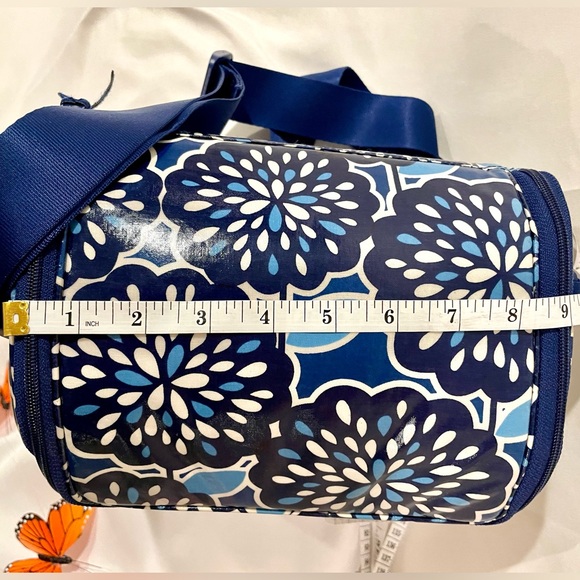 Vera Bradley Stay Cool Insulated Water Resistant Lunch Tote in Blues and white - Picture 5 of 8